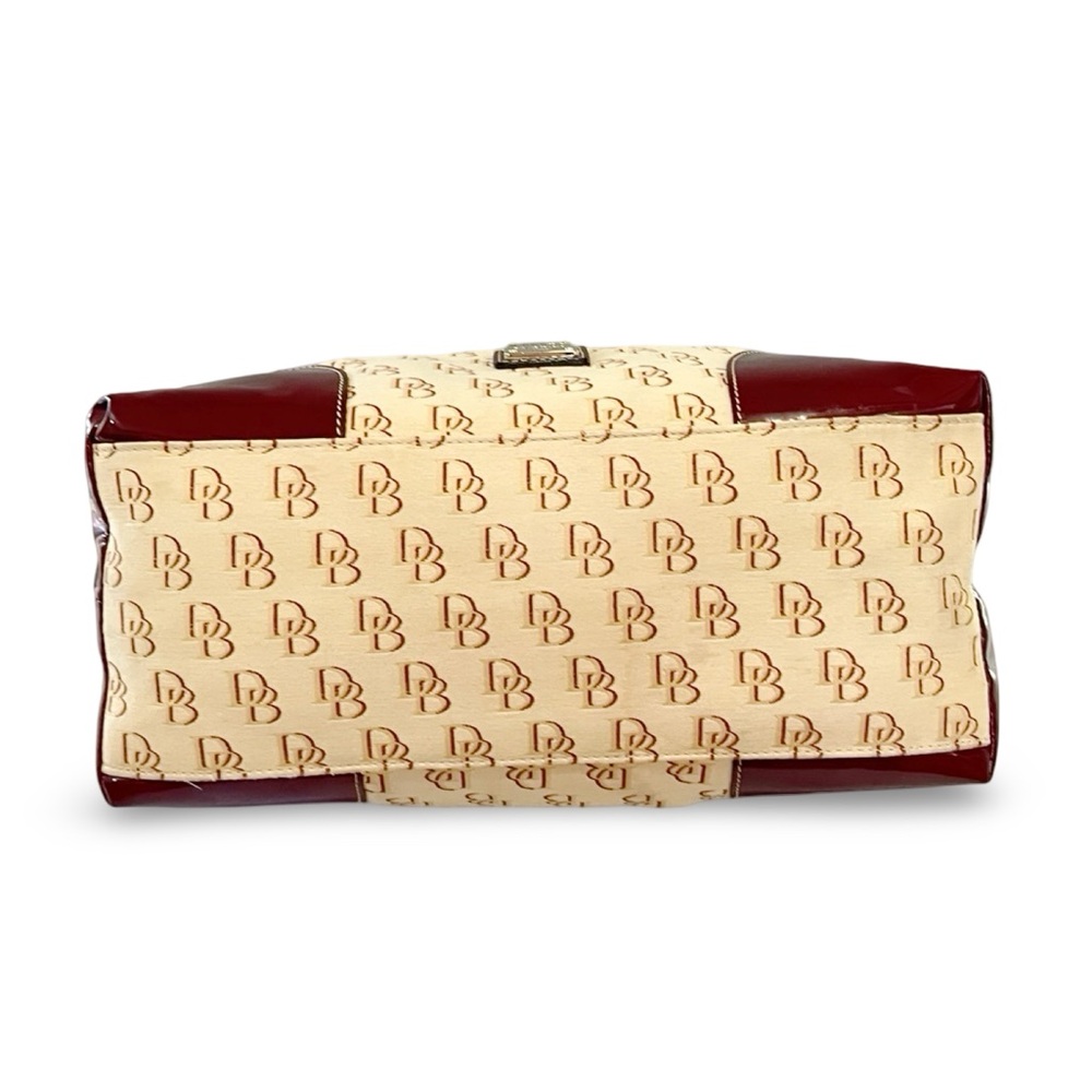 Dooney & Bourke XL NIKKI Signature Shoulder Handbag in Red Patent & Cream Canvas - Picture 10 of 10